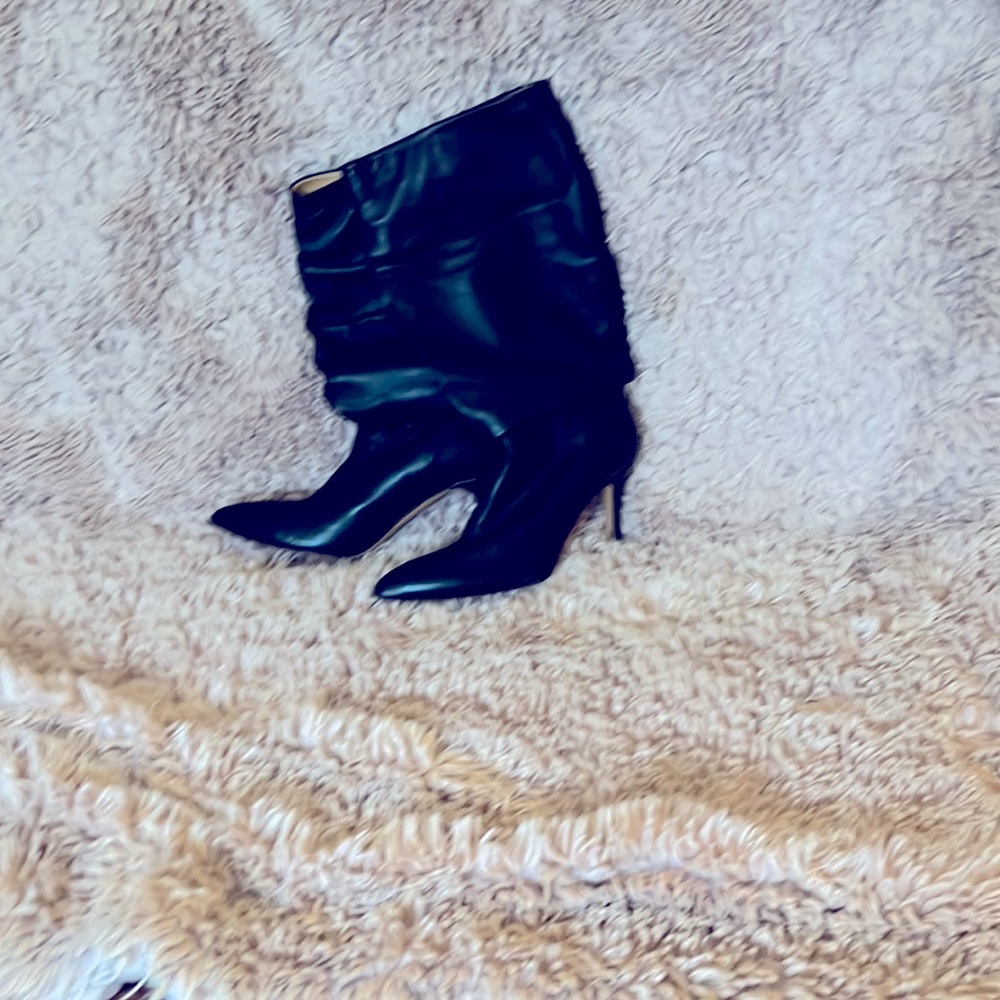 Size 8.5 gently used ankle high black boots